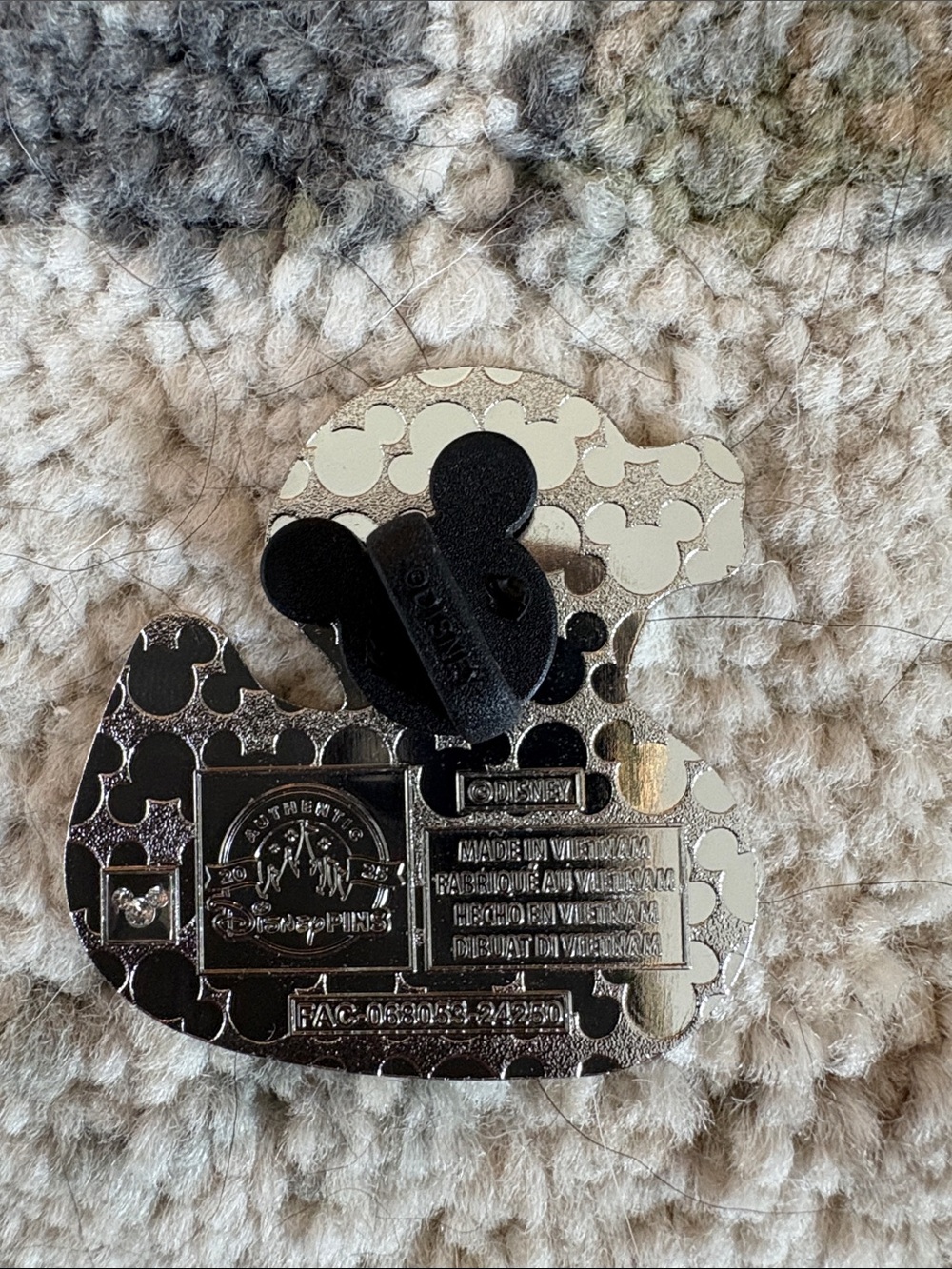 🦆 Ducks of Disney collectible trading pin (Baymax) - brand new! Disney Parks pin - Picture 2 of 3